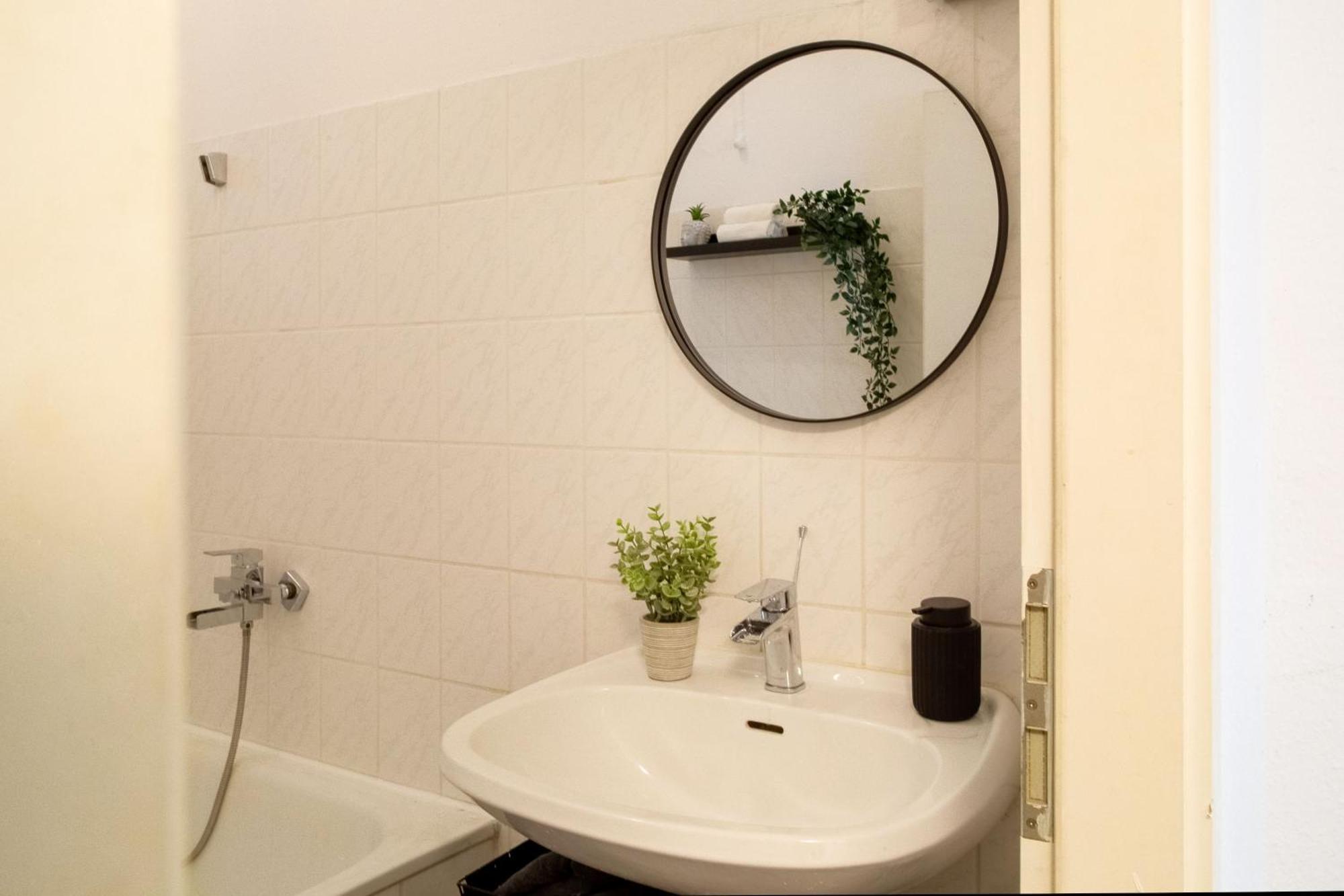Massagesessel, King-Sized Bed, Billardtisch, 2 Couches Apartment Berlin Ngoại thất bức ảnh