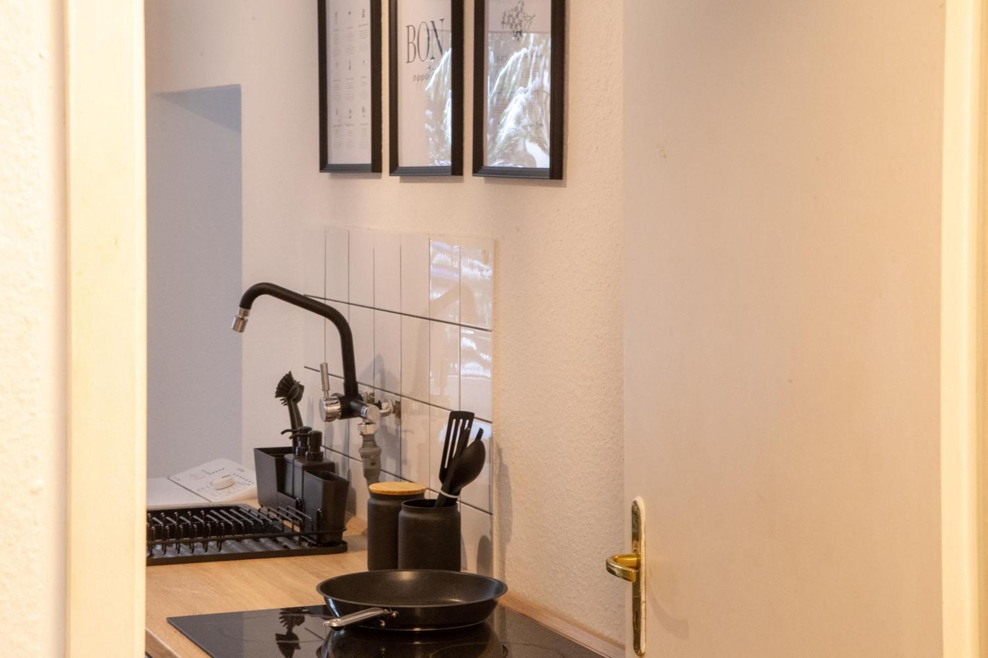 Massagesessel, King-Sized Bed, Billardtisch, 2 Couches Apartment Berlin Ngoại thất bức ảnh
